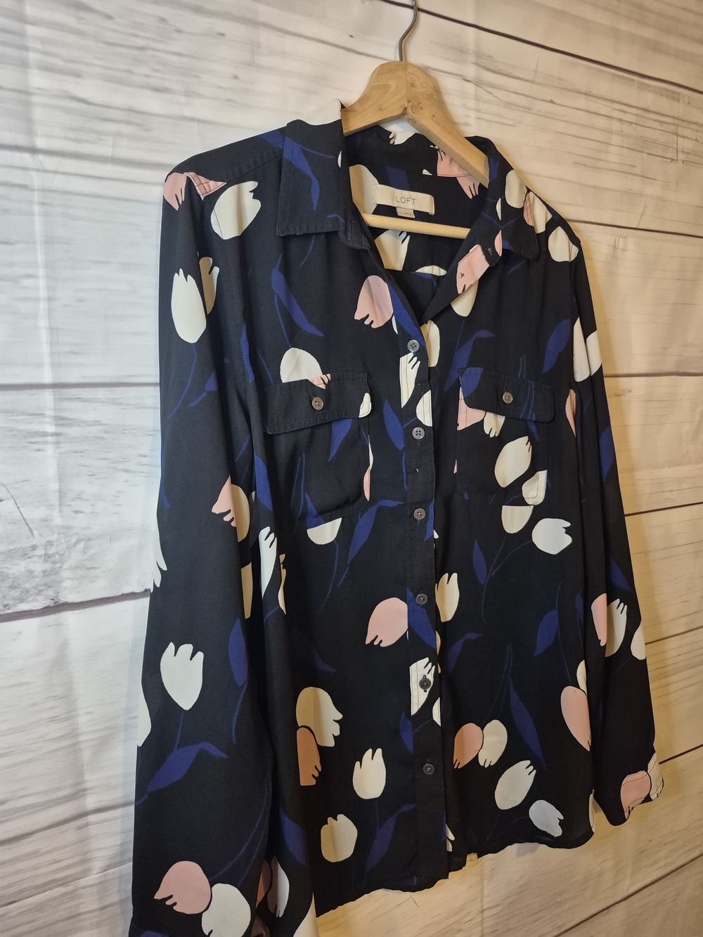 LOFT Navy Button-Front Shirt with Pink & Cream Floral Print Large - Picture 3 of 9
